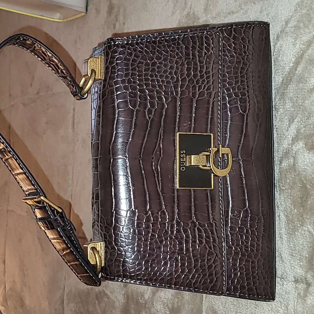 Crossbody guess